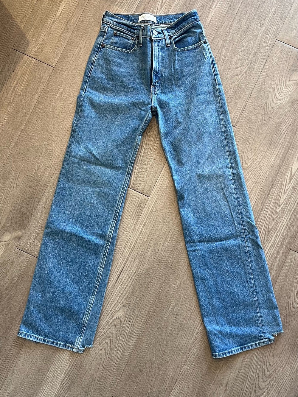 Abercrombie & Fitch 90s Relaxed Jean High Rise 24R
